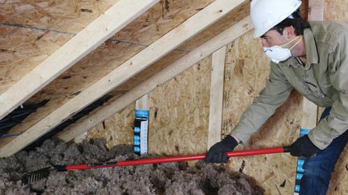 Rake method - loose-fill insulation by hand