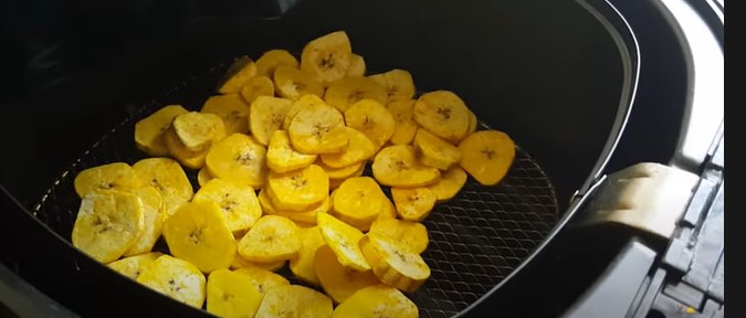 Dehydrating bananas using an airfryer