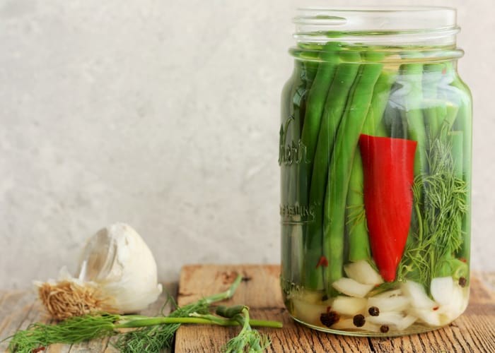 Fermented green beans with dill