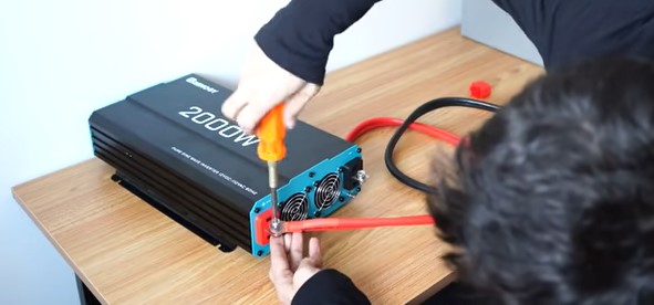 Connect the inverter to the battery