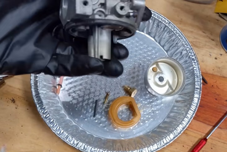 Disassembly of carburetor for cleaning