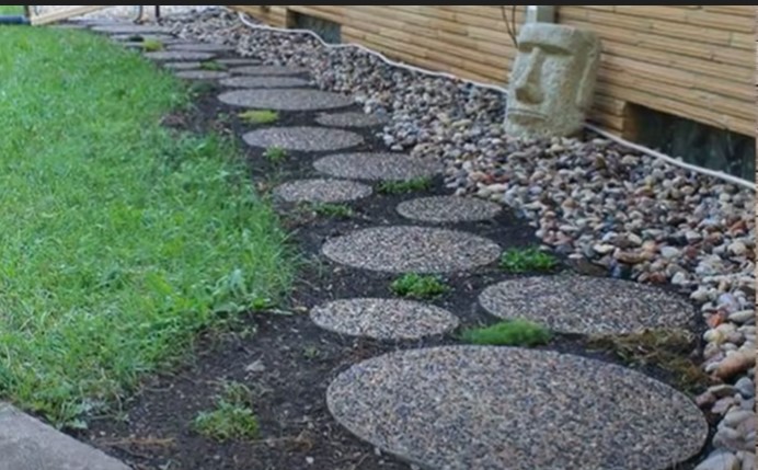 The stepping stones of this pathway are made of resin-bound pea gravel.