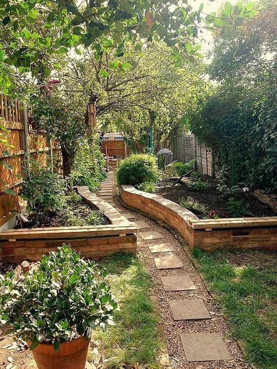 A small pathway in the middle of the garden.