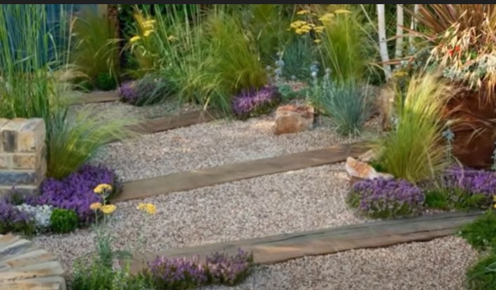 The timber sleepers are used as edging for the garden which adds an accent to its rustic garden design. 